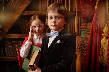 Obraz premium kids in a splendid library