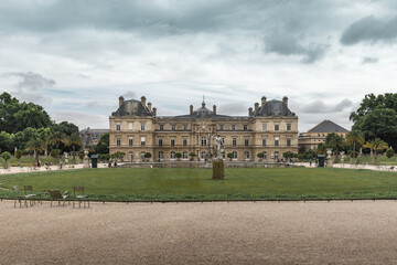 Fototapeta na wymiar Palais du Luxembourg