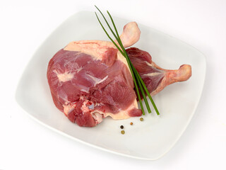 deux cuisses de canard crues