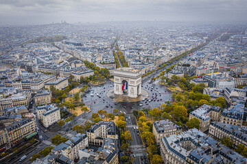 Aerial view of Arc de Triomphe, Paris - obrazy, fototapety, plakaty