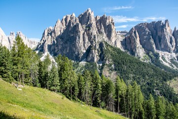 Fototapeta na wymiar Dolomite panorama of the Catinaccio-Rosengarten group.