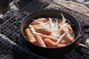 キャンプでもやしソーセージ