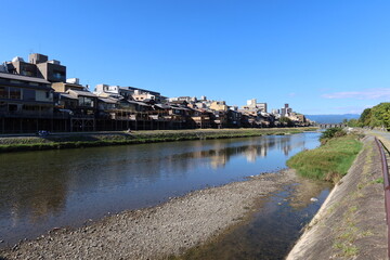 A cityscape of Kyoto in Japan 日本の京都の一都市風景 : the Kamo River flowing through Kyoto and Sanjo-ohashi Bridge  京都を貫流 する鴨（賀茂）川と三条大橋　