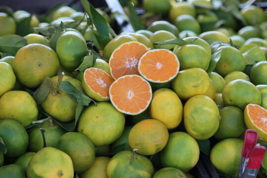 group of mandaranci fruit for sale