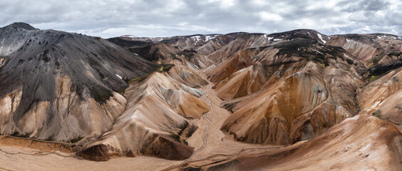 Panorama z drona doliny w Landmannalaugar Islandia © Karol
