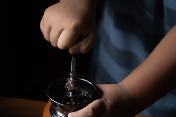 Hand spinning the coffee bean grinder grind enough coffee.