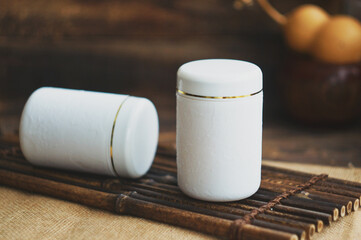 Manually obtain royal jelly, natural food