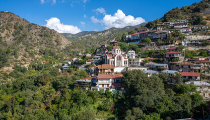 Fototapeta na wymiar Panorama of the mountain village of kalopanaiotis in Cyprus