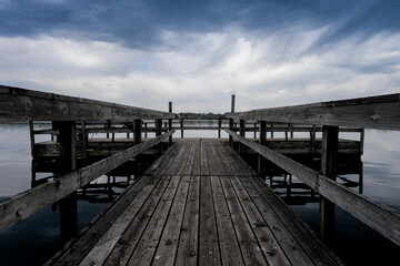 Obraz premium wooden pier in the sea