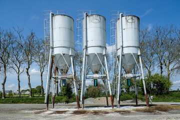 petits silos à blé © Dominique VERNIER