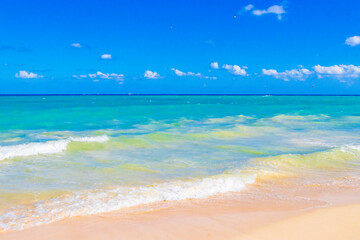 Obraz premium Tropical mexican beach clear turquoise water Playa del Carmen Mexico.