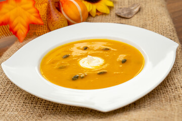 Leckere Kürbissuppe im Herbst