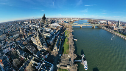 Luftaufnahmen Luftbilder Koeln Dom Rhein Theater Deutz Bahnhof  Rheingarten Panorama