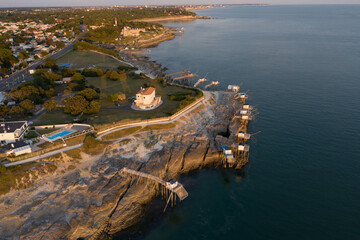 FRANCE - HUTS - FISHING - ATLANTIC COAST