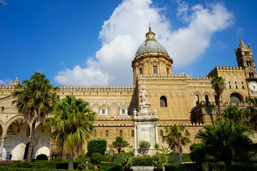 Fototapeta na wymiar Palermo cathedral, Sicily, Italy