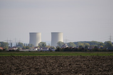 Atomkraftwerk im Dunst 