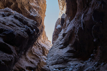 Obraz premium Hiking in a slot canyon of Lake Mead