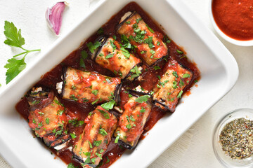 Baked eggplant rolls with tomato sauce