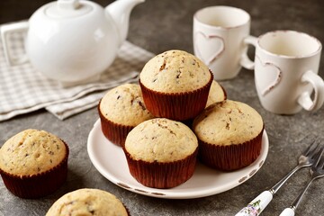 Muffins with peanut butter and dark chocolate.