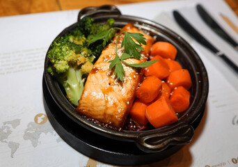Salmon with vegetables