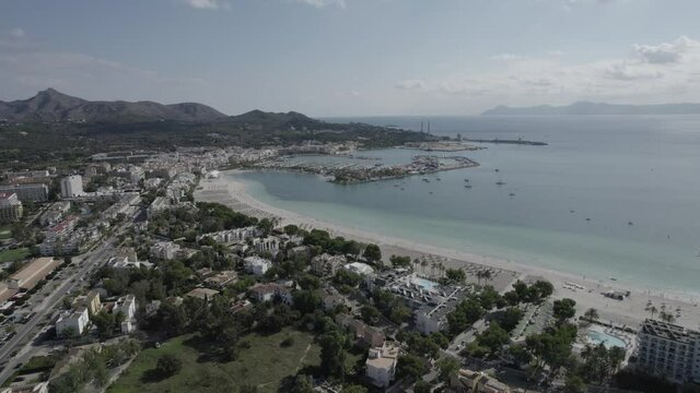 Alcudia mallorca playa malpas bonaire puerto cocodrilo (Formato D-log para edici&oacute;n profesional)