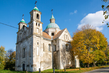 Fototapeta premium Old ruined Church of the 18th century in the village of Bennica, Belarus. Early morning.