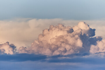 Hohe Wolken am Himmel &uuml;ber dem Meer in Florida