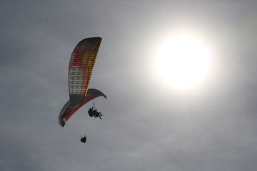 Parapente au soleil