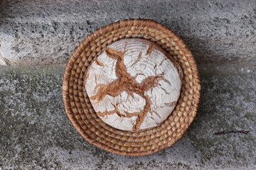 Bauernbrot im Holzofen gebacken. Brotlaib.