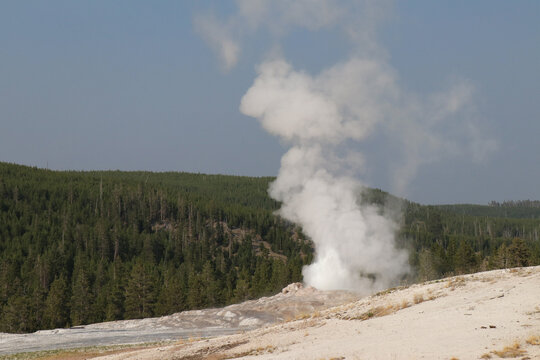 Yellowstone National Park Old Faithful Begins