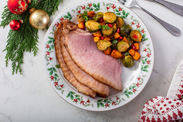 Christmas spiral ham with vegetables on the side