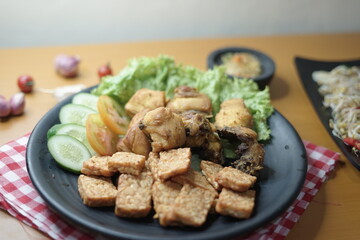chicken and tempeh with onion sauce and bean sprouts