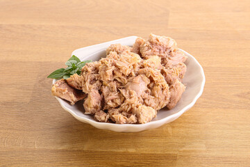 Canned tuna fish with oil