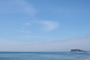 七里ヶ浜から見た江ノ島