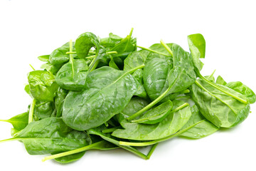 feuilles d'épinards fraîches isolées sur un fond blanc
