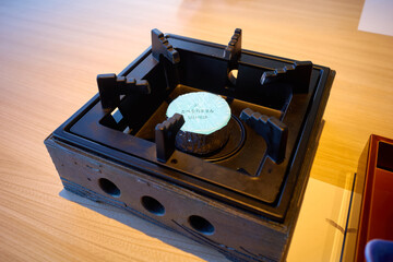 和食の小鍋用にセッティングされた固形燃料