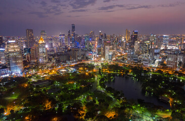 Obraz premium Aerial of Lumpini Park view of highway Road traffic in city at Bangkok thailand. 