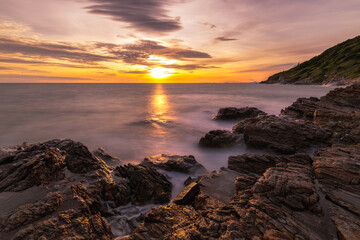 Obraz premium Sunset Seascape of Khao Laem Ya day time, Rayong, Thailand, Lockdown.