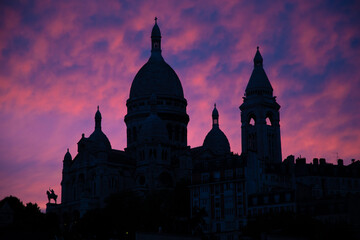 Fototapeta na wymiar silhouette of the basilica of the Sacre Coeur in Paris 