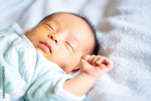 生後2週間の赤ちゃんの寝顔 Wall Mural Baby Baby Wallpaper Murals Minianne