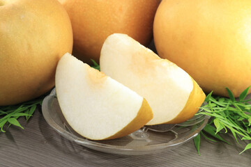 秋の味覚 カットした千葉県産新高梨のアップ