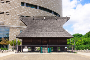 大阪歴史博物館入口の法円坂遺跡（大阪市中央区）