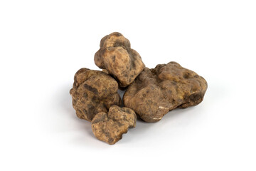 tartufi bianchi su sfondo bianco