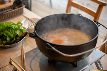 ダッチオーブンで作った鍋 湯気