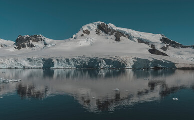 Fototapeta na wymiar Lemaire strait coast, mountains and icebergs, Antartica