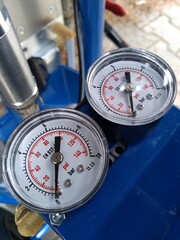 250 bar pressure gauge.