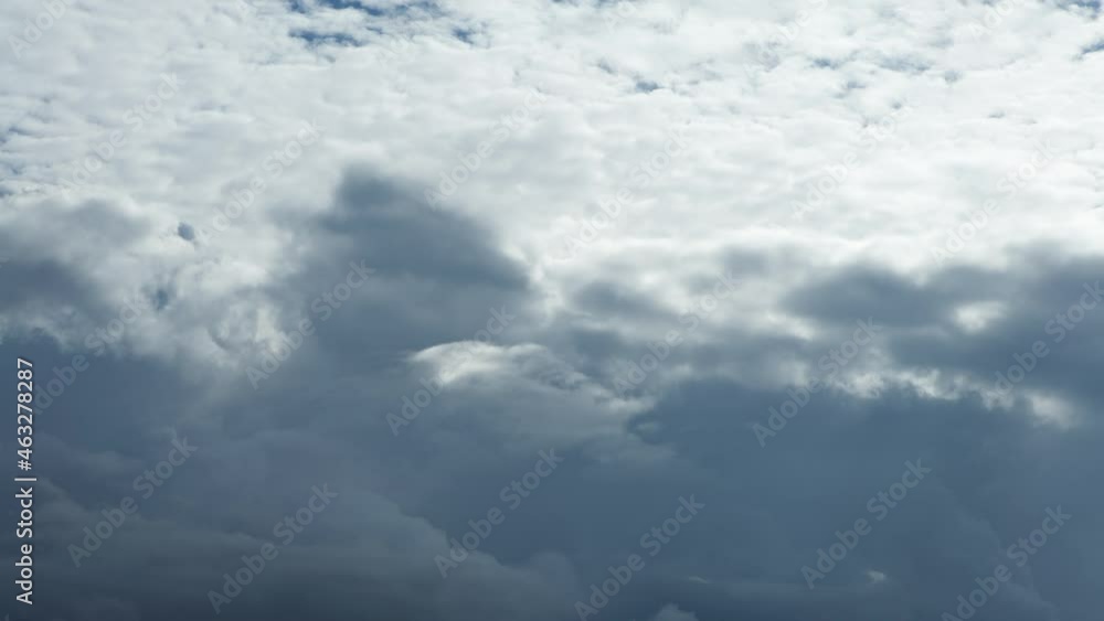 Wall mural timelapse of cumulus clouds with blue sky on a sunny day of summer. beautiful cloudscape as nature b