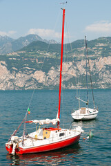 Coppia di barche a vela sul lago di Garda
