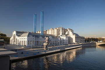 Obraz premium Urs Fischer's sculpture Big Clay 4 on the Bolotnaya Embankment of Moscow river in front of the building of GES-2 , a cultural venue and former power plant