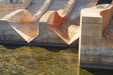 Concrete structure of a swamp dedicated to the production of electricity
